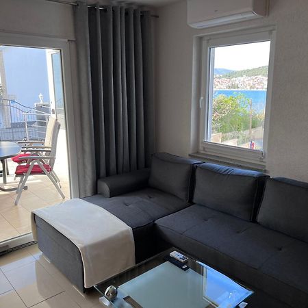 Apartment Mira - Sea View Трогир Екстериор снимка