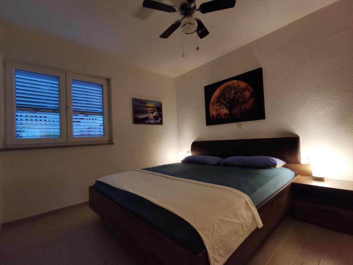 Apartment Mira - Sea View Трогир Екстериор снимка